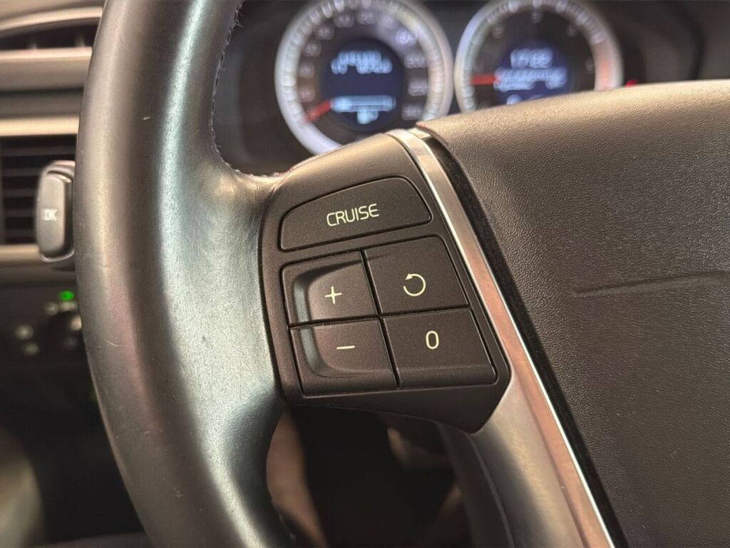 Volvo V70 2013 Ruskea (beige)