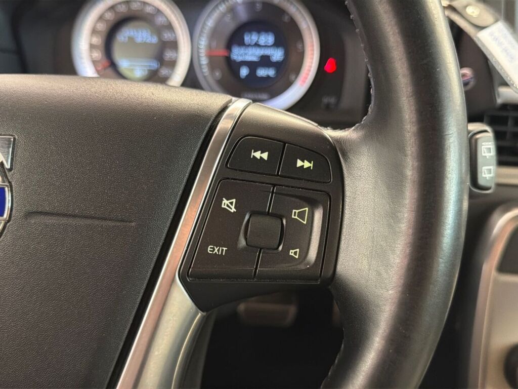 Volvo V70 2013 Ruskea (beige)