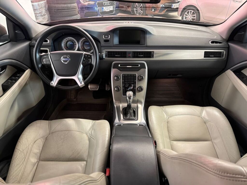 Volvo V70 2013 Ruskea (beige)