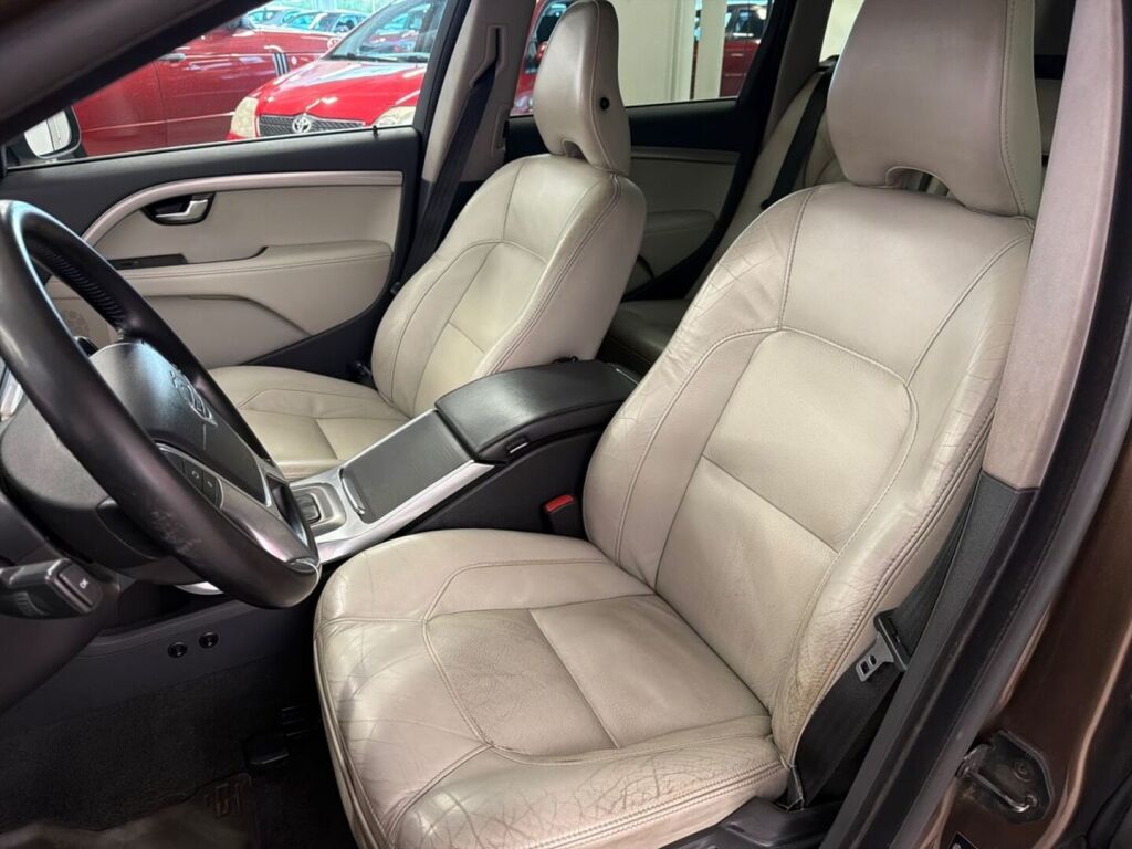 Volvo V70 2013 Ruskea (beige)