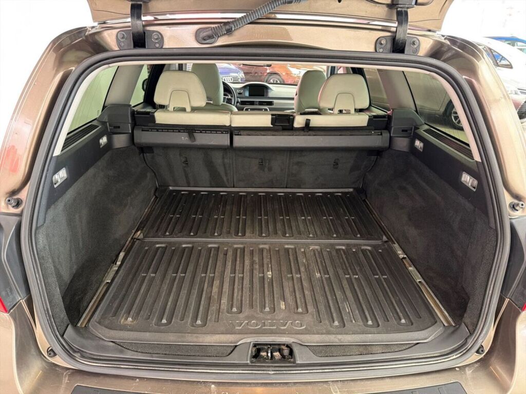 Volvo V70 2013 Ruskea (beige)