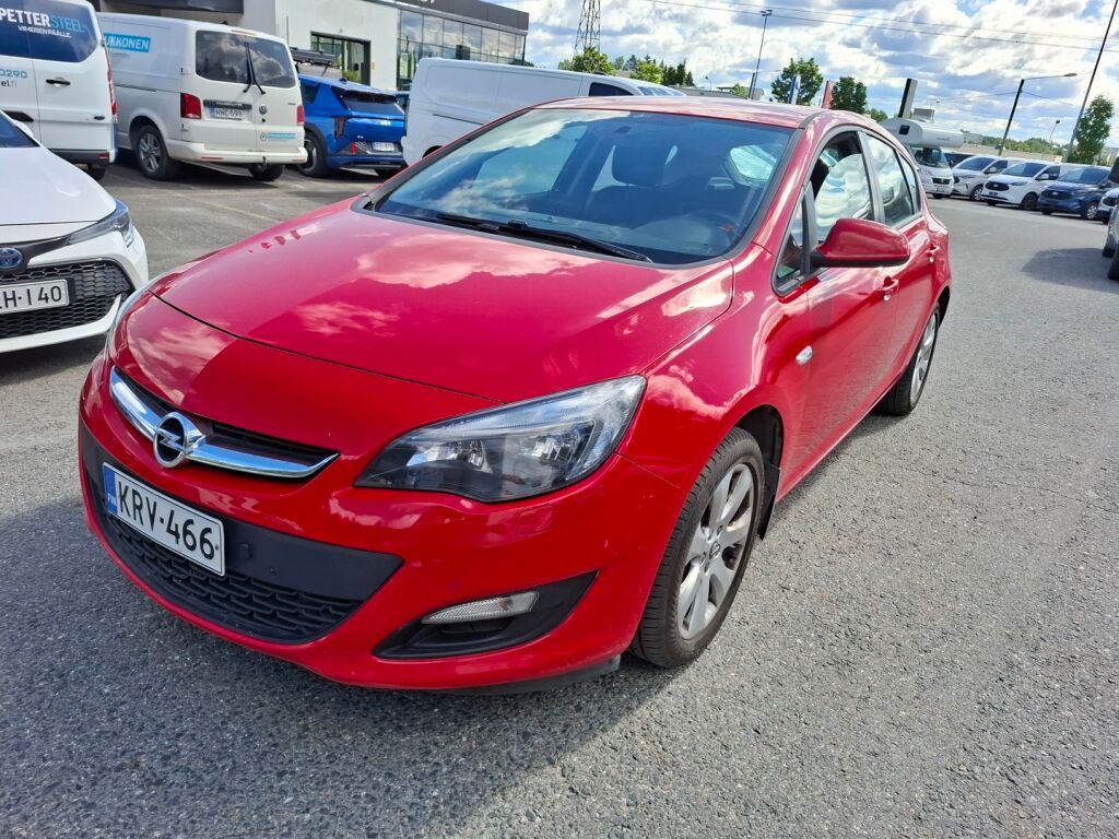 Opel Astra 2013 Punainen