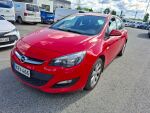 Opel Astra 2013 Punainen