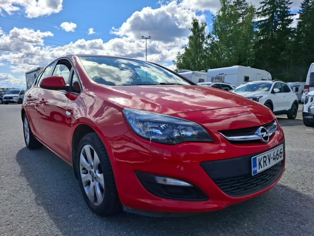 Opel Astra 2013 Punainen