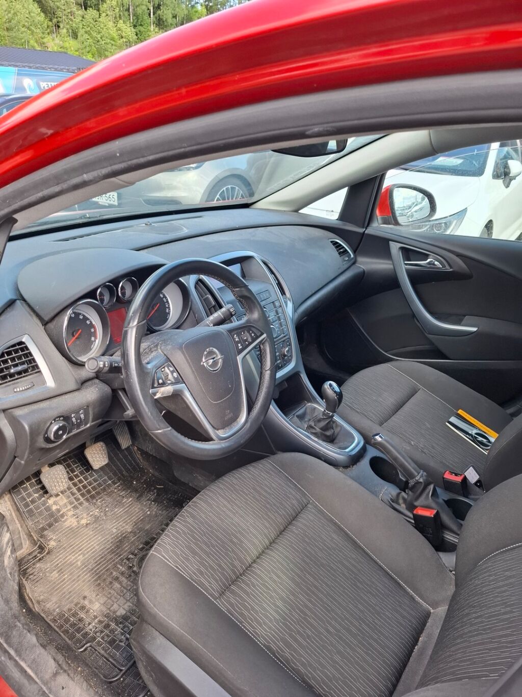 Opel Astra 2013 Punainen