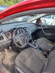 Opel Astra 2013 Punainen