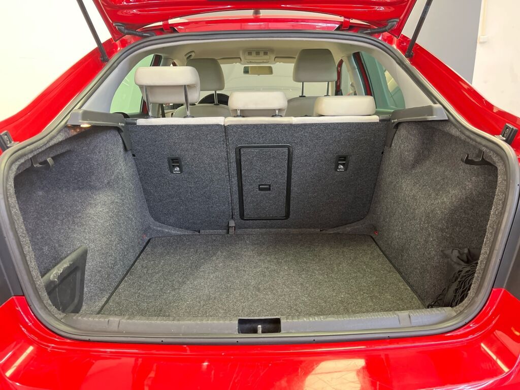 Skoda Rapid 2013 Punainen