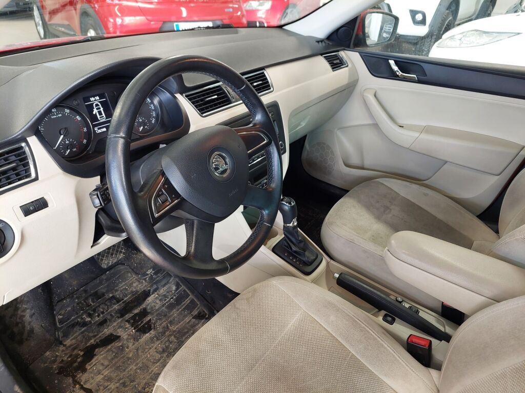 Skoda Rapid 2013 Punainen