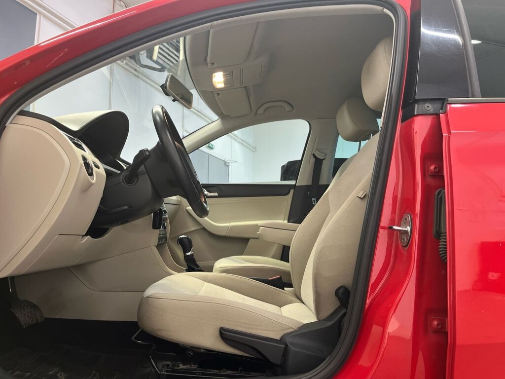 Skoda Rapid 2013 Punainen