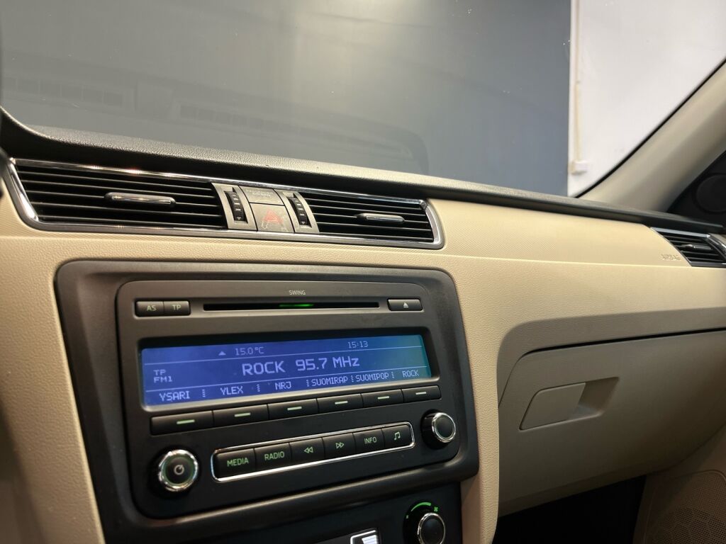 Skoda Rapid 2013 Punainen