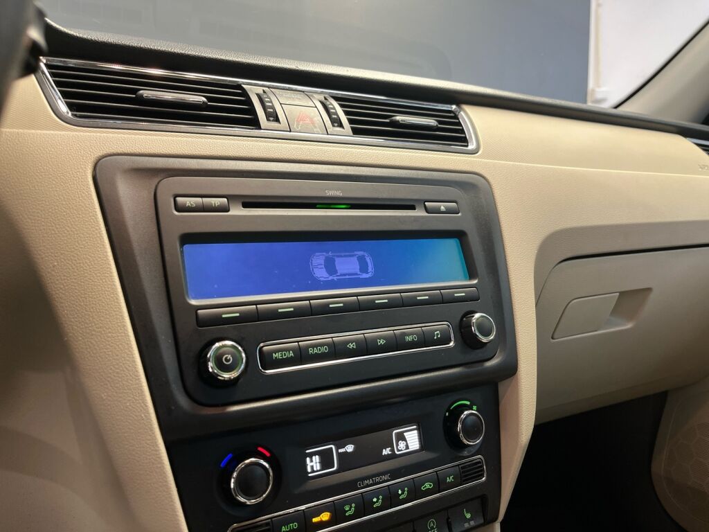 Skoda Rapid 2013 Punainen