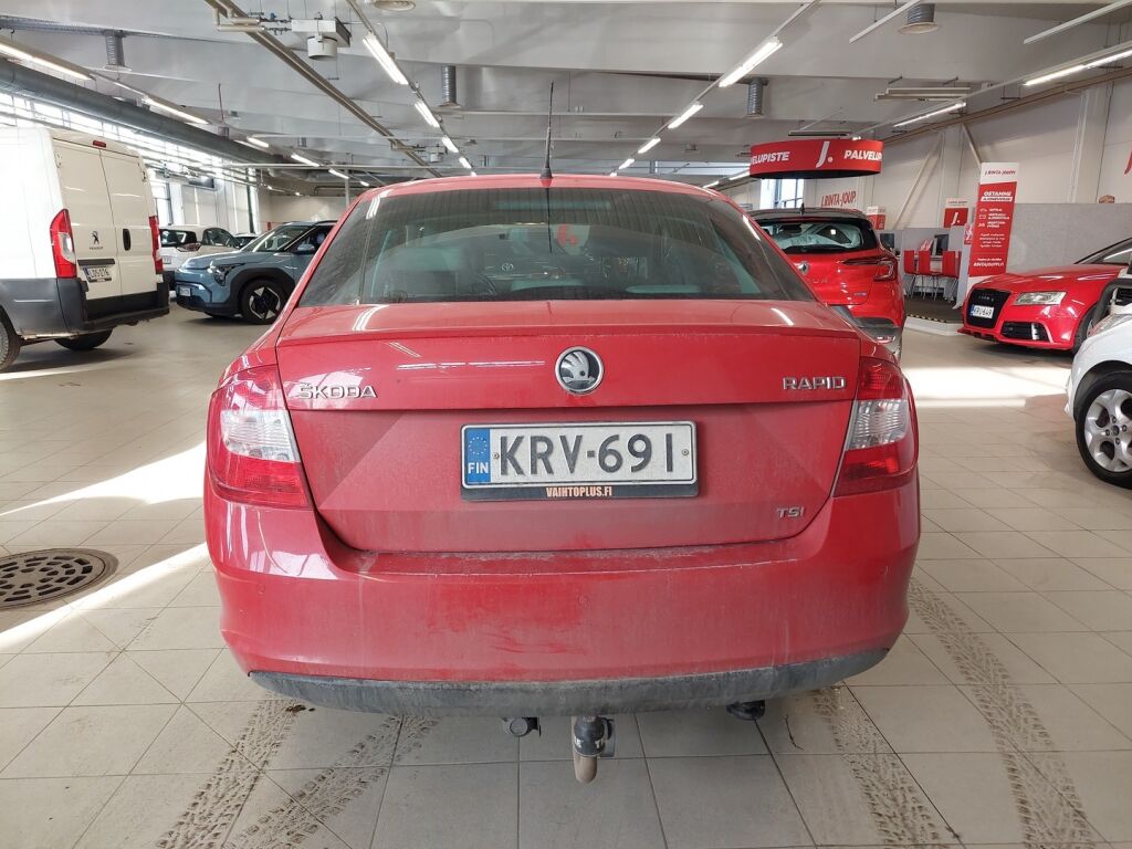 Skoda Rapid 2013 Punainen