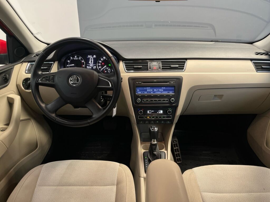 Skoda Rapid 2013 Punainen