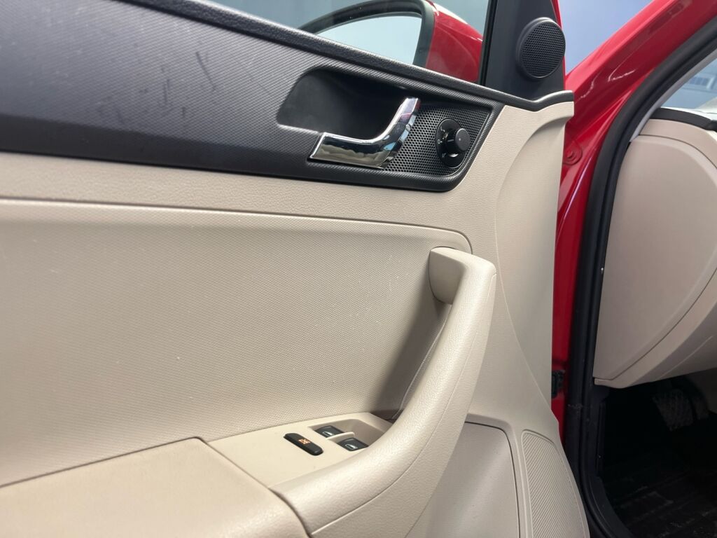 Skoda Rapid 2013 Punainen