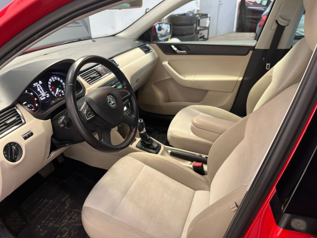 Skoda Rapid 2013 Punainen