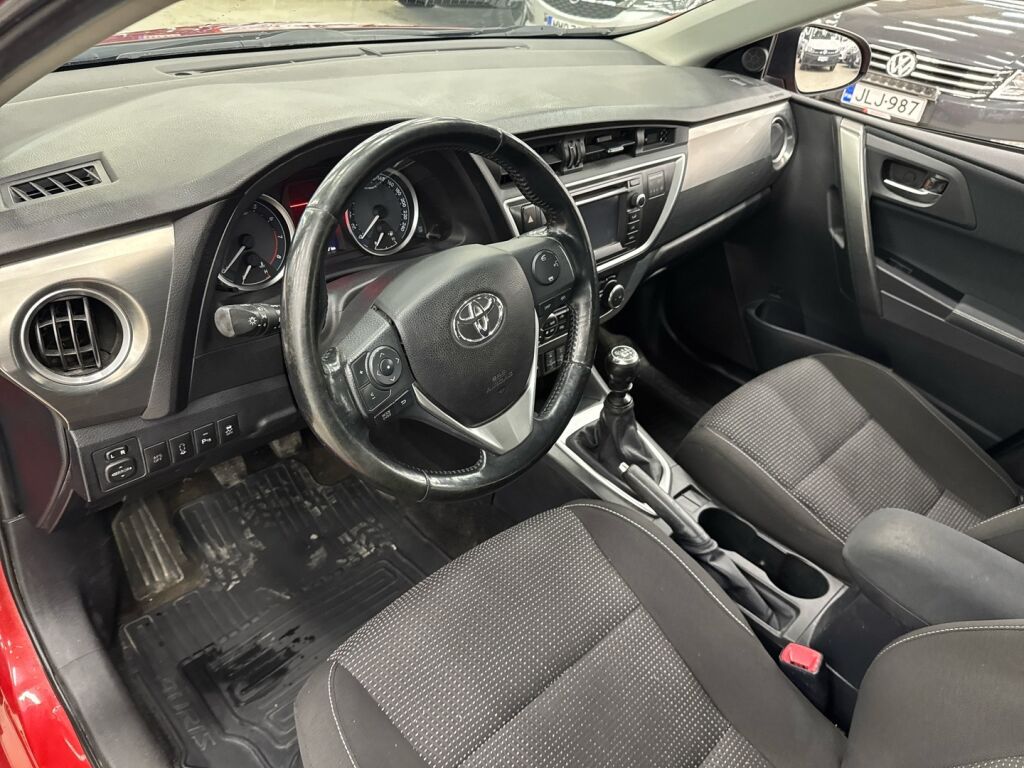 Toyota Auris 2013 Punainen