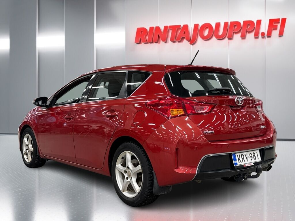 Toyota Auris 2013 Punainen