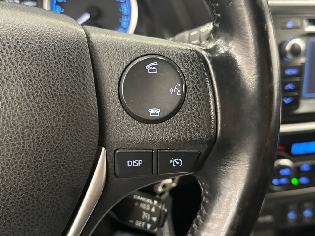 Toyota Auris 2013 Punainen