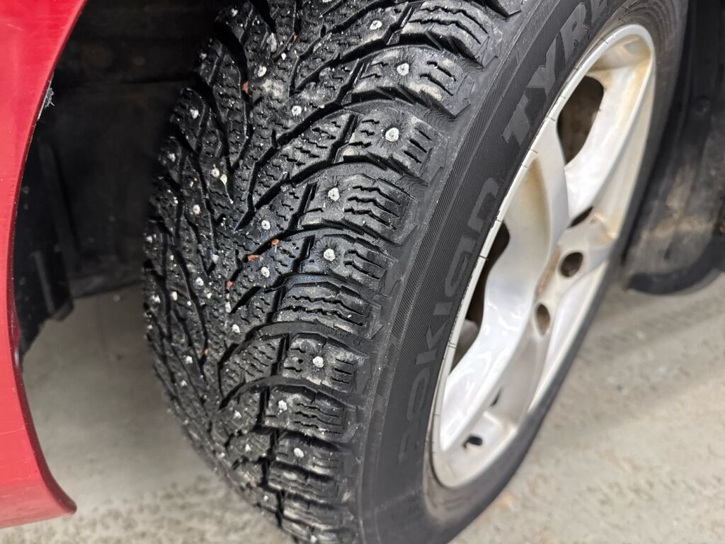 Toyota Auris 2013 Punainen