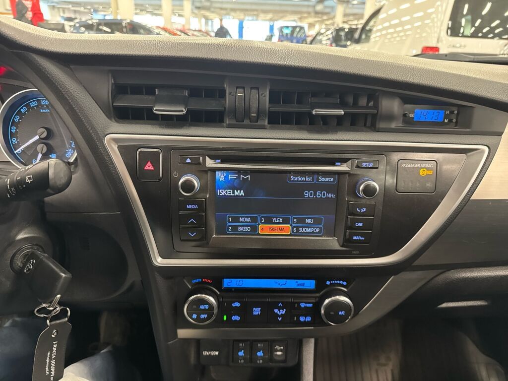 Toyota Auris 2013 Punainen