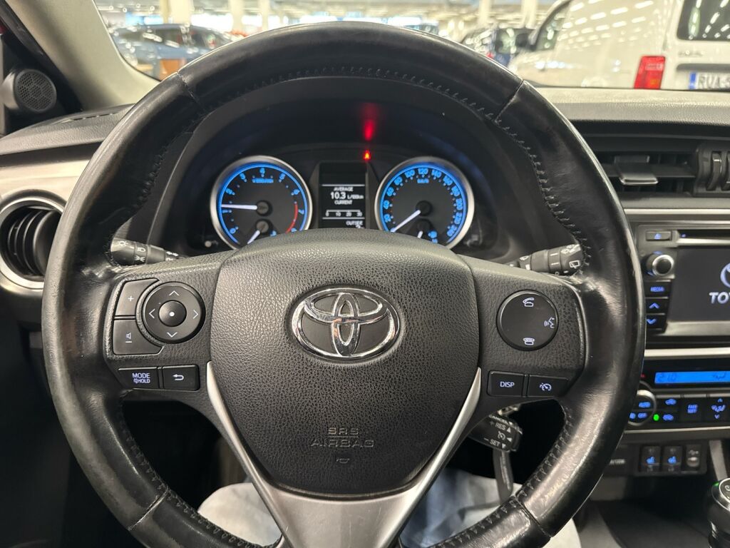 Toyota Auris 2013 Punainen