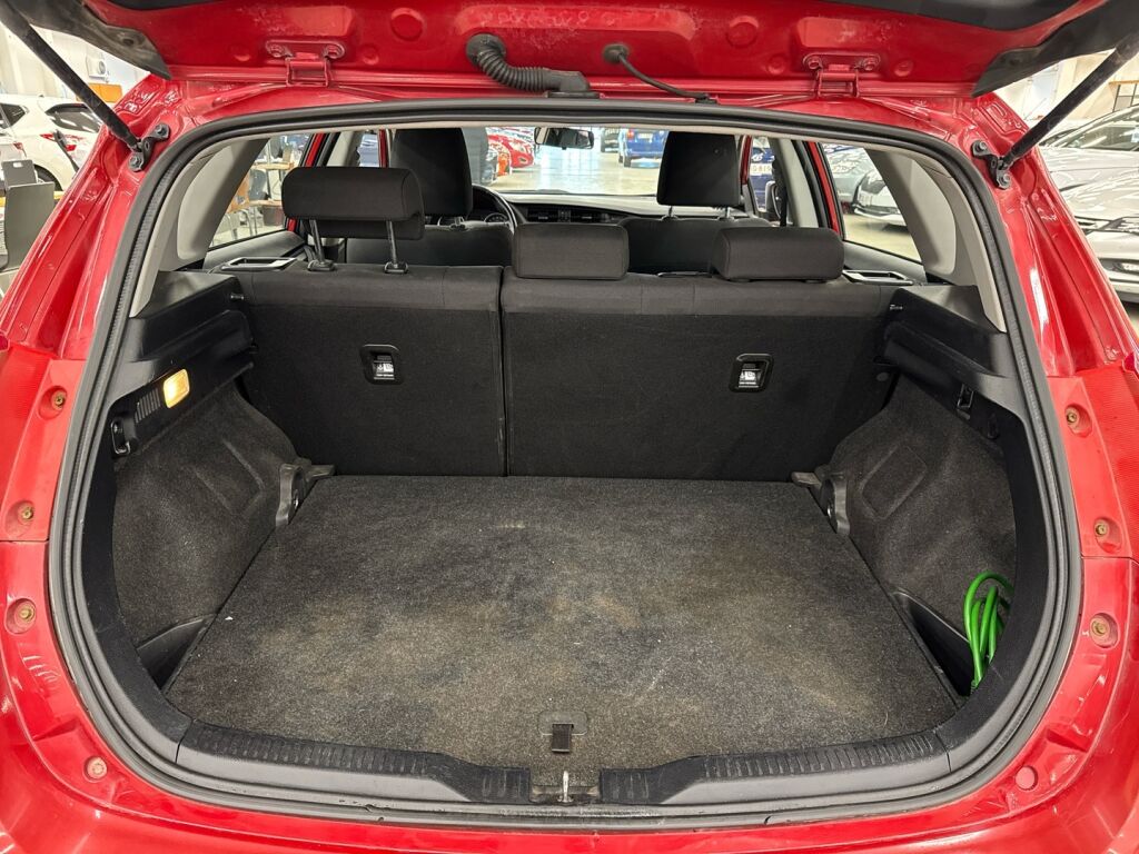 Toyota Auris 2013 Punainen