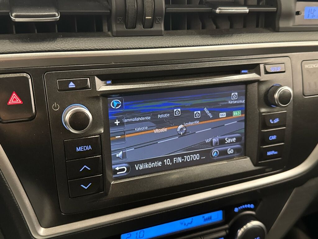 Toyota Auris 2013 Punainen