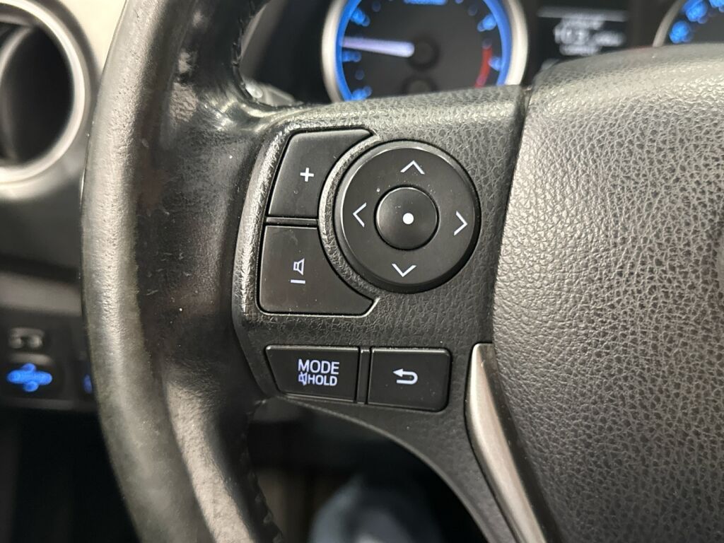 Toyota Auris 2013 Punainen