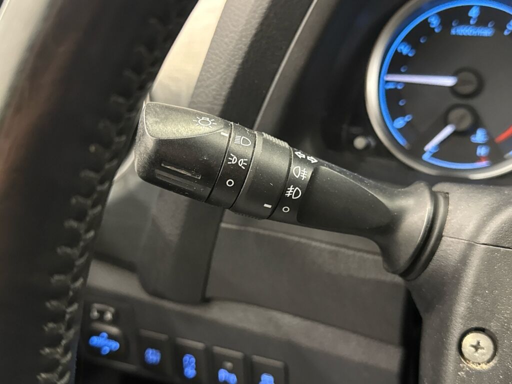 Toyota Auris 2013 Punainen