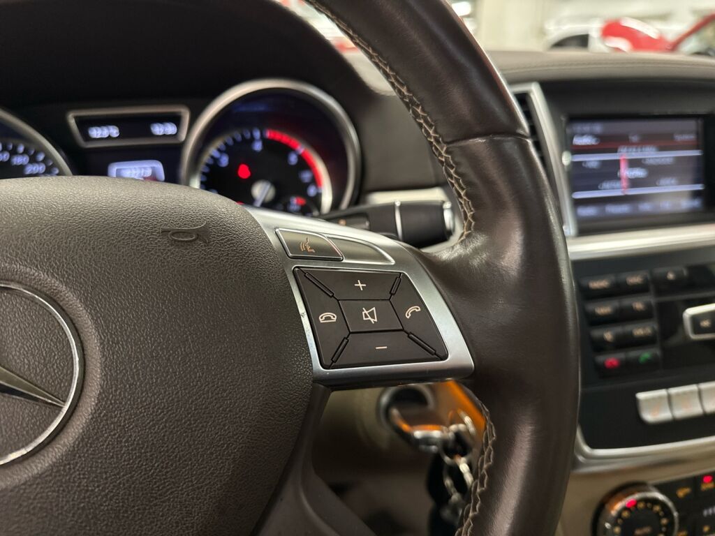 Mercedes-Benz ML 2013 Valkoinen