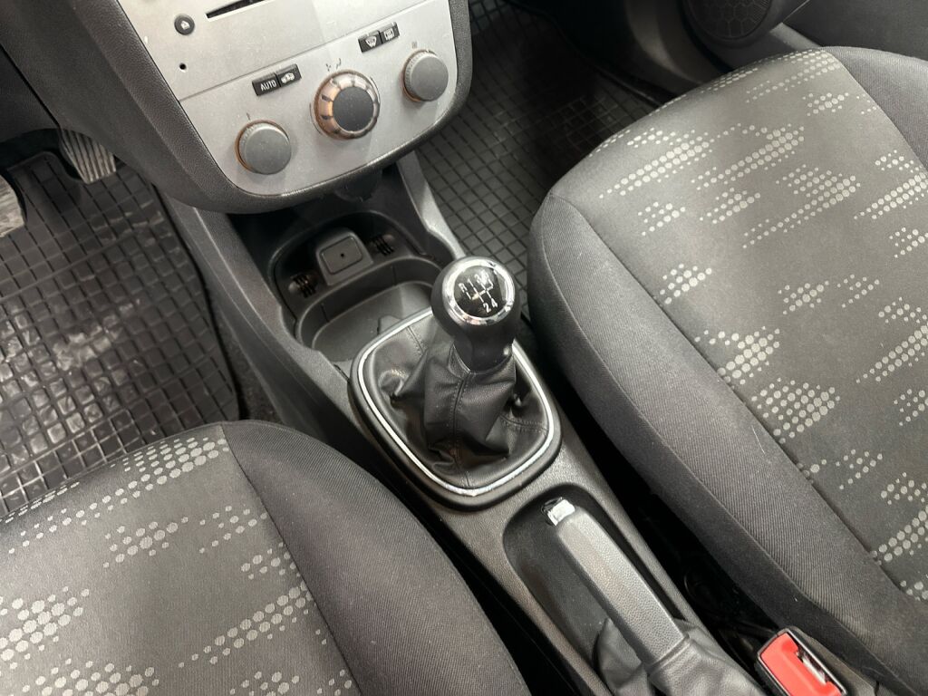 Opel Corsa 2013 Musta