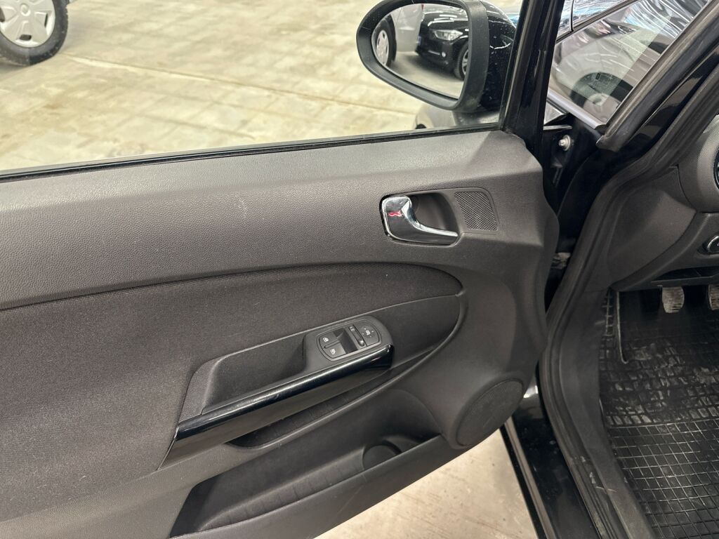 Opel Corsa 2013 Musta