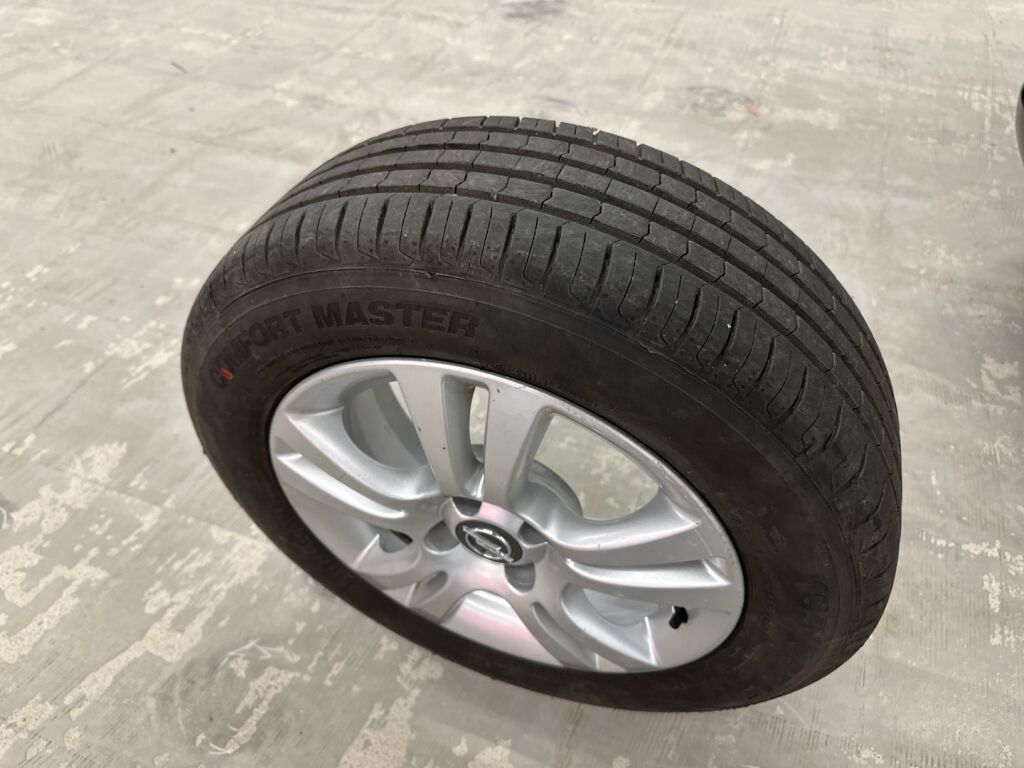 Opel Corsa 2013 Musta