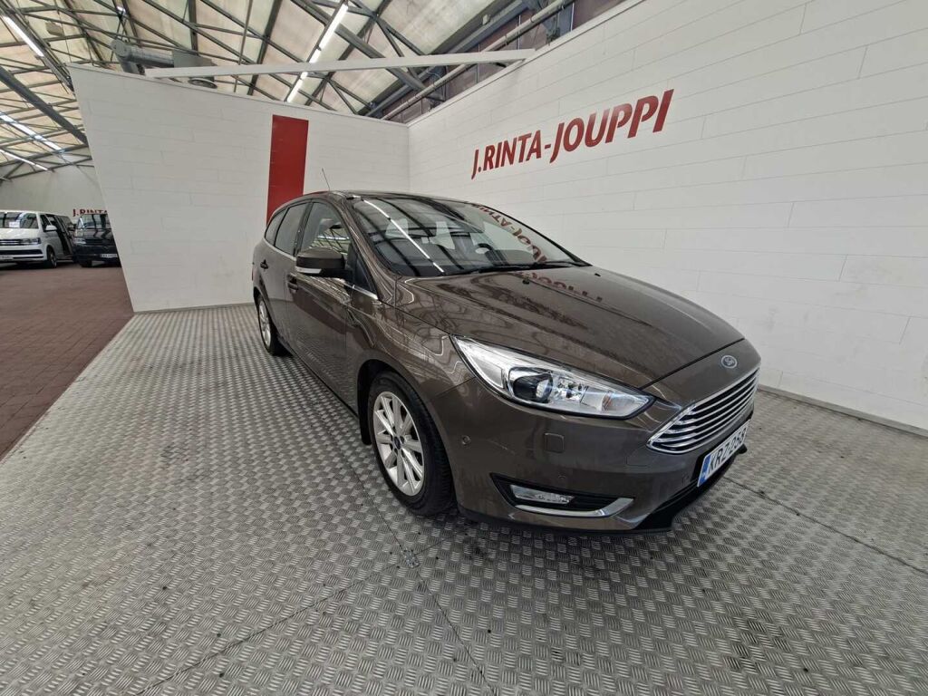 Ford Focus 2017 Ruskea (beige)