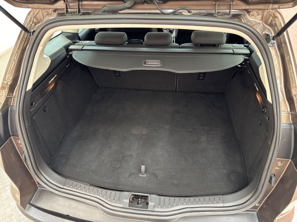 Ford Focus 2017 Ruskea (beige)