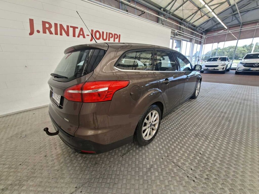 Ford Focus 2017 Ruskea (beige)