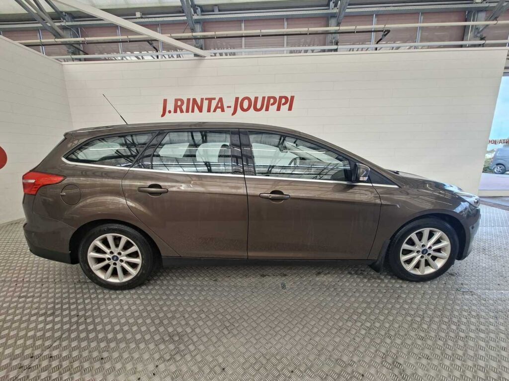 Ford Focus 2017 Ruskea (beige)