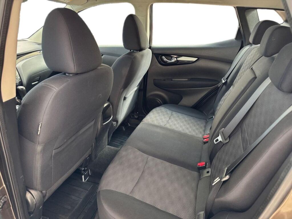 Nissan Qashqai 2016 Ruskea (beige)