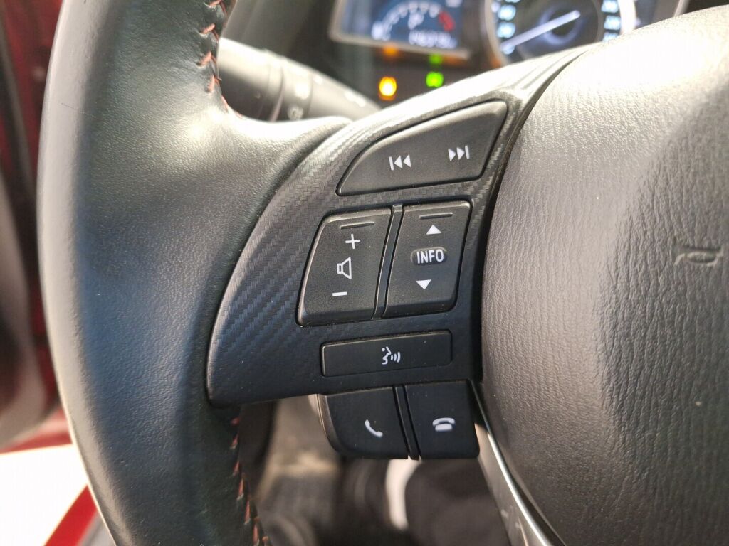 Mazda Mazda3 2016 Punainen