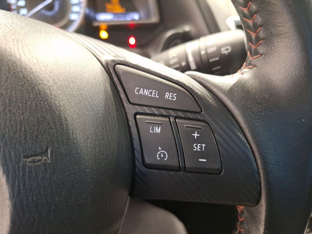 Mazda Mazda3 2016 Punainen