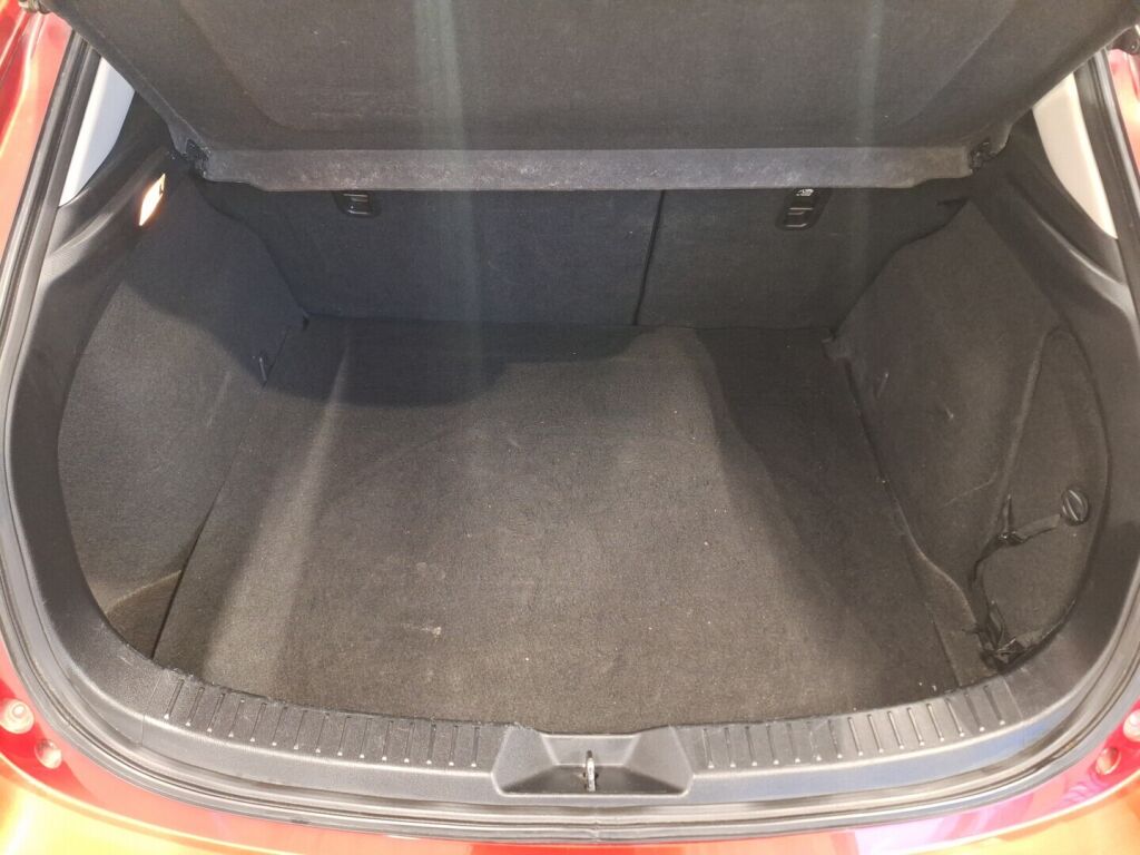 Mazda Mazda3 2016 Punainen