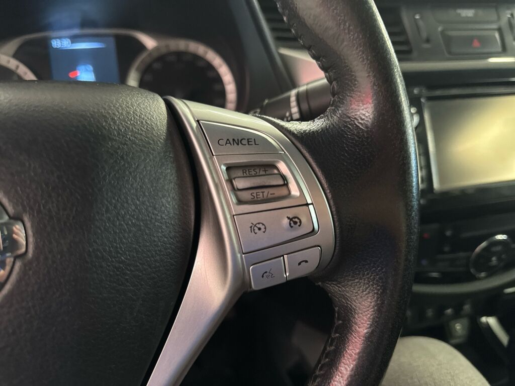 Nissan Navara 2016 Ruskea (beige)