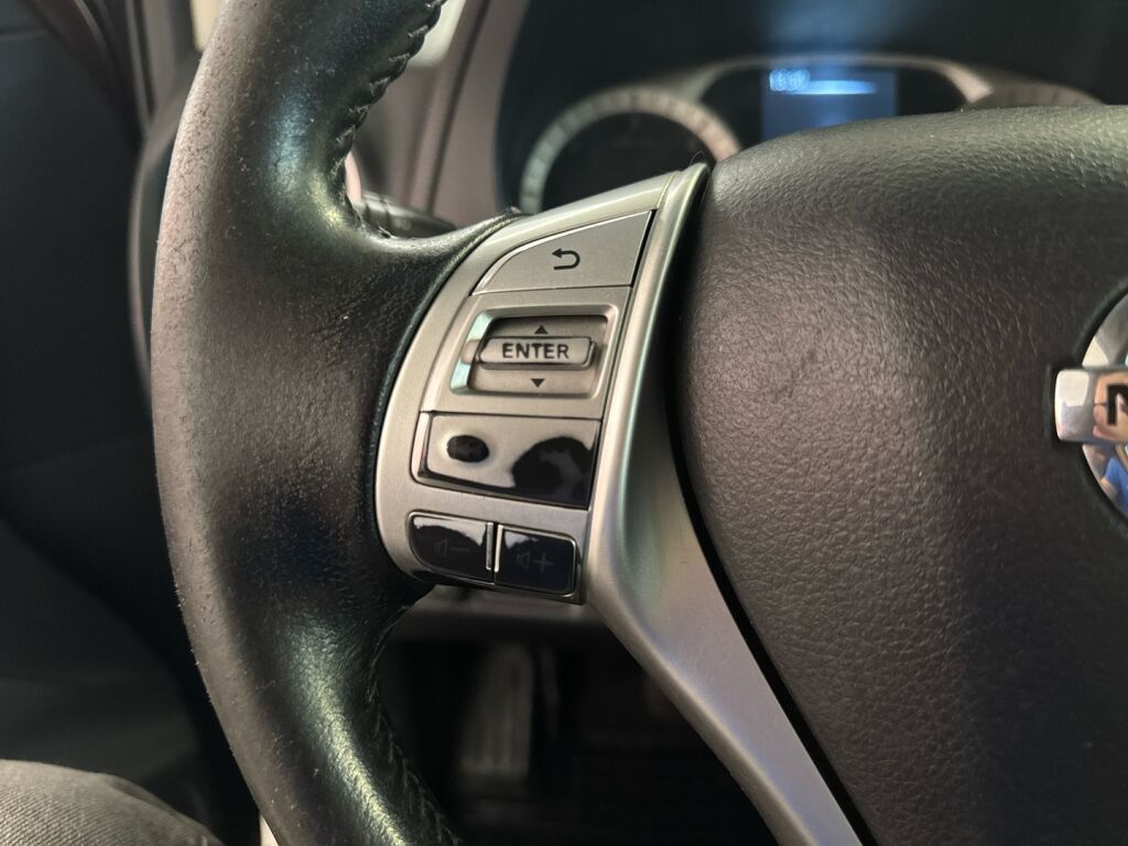 Nissan Navara 2016 Ruskea (beige)