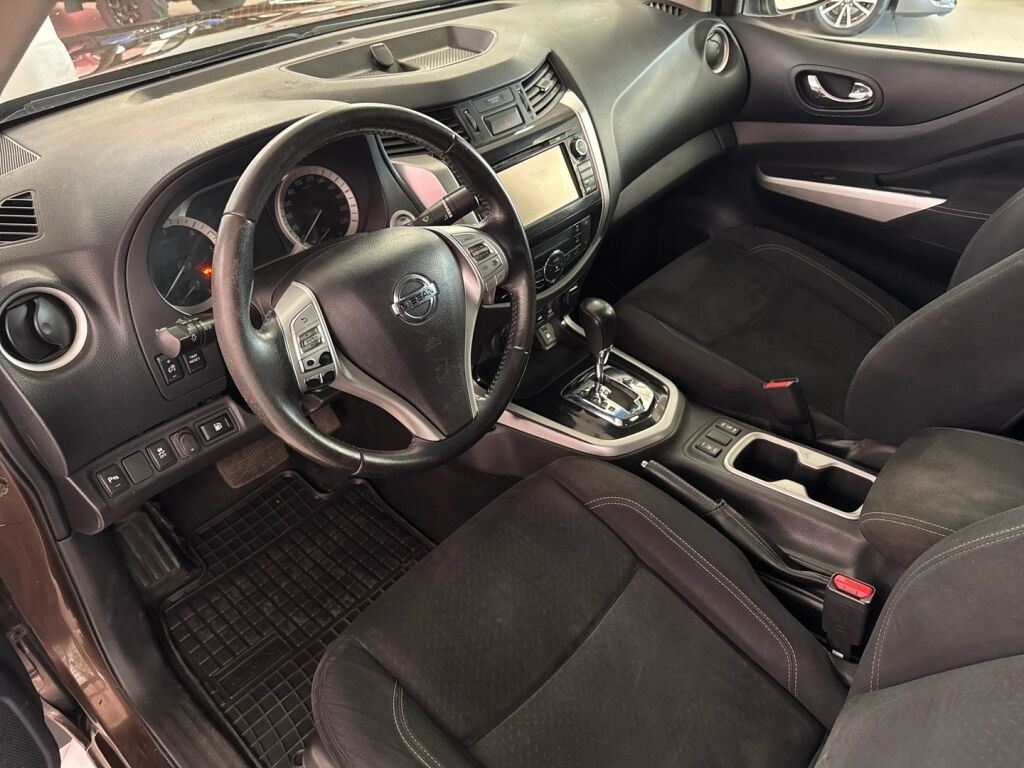 Nissan Navara 2016 Ruskea (beige)