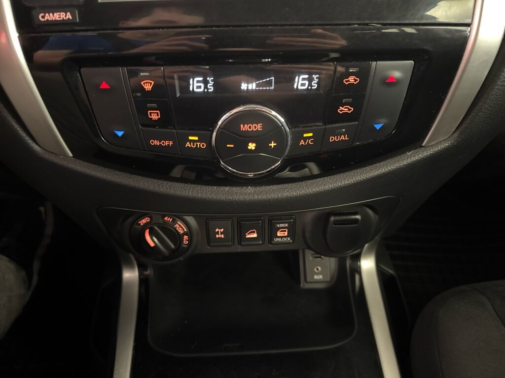 Nissan Navara 2016 Ruskea (beige)