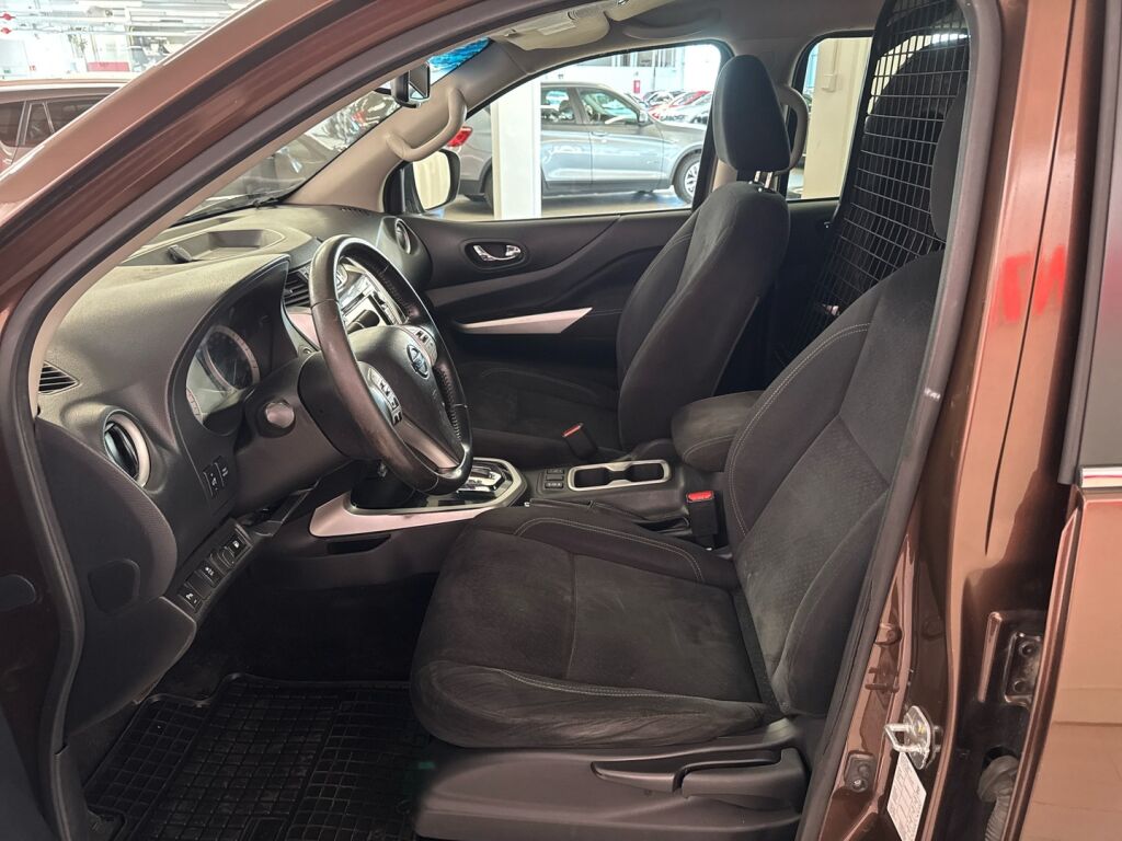 Nissan Navara 2016 Ruskea (beige)