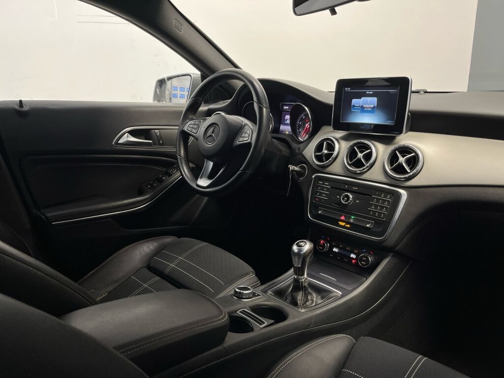 Mercedes-Benz CLA 2016 Met. Harmaa