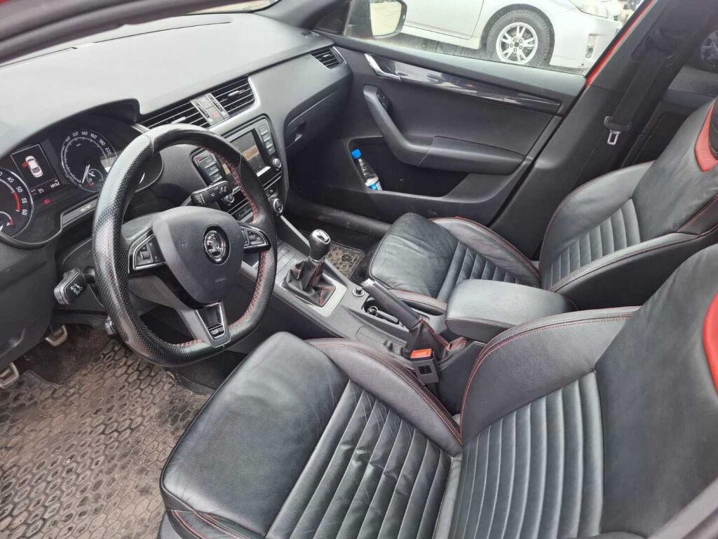 Skoda Octavia 2016 Punainen