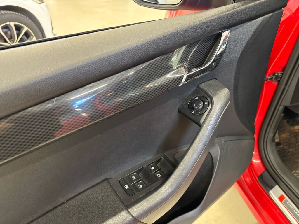 Skoda Octavia 2016 Punainen