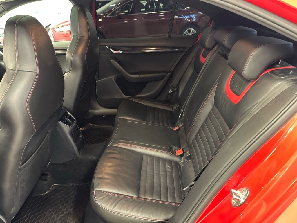 Skoda Octavia 2016 Punainen